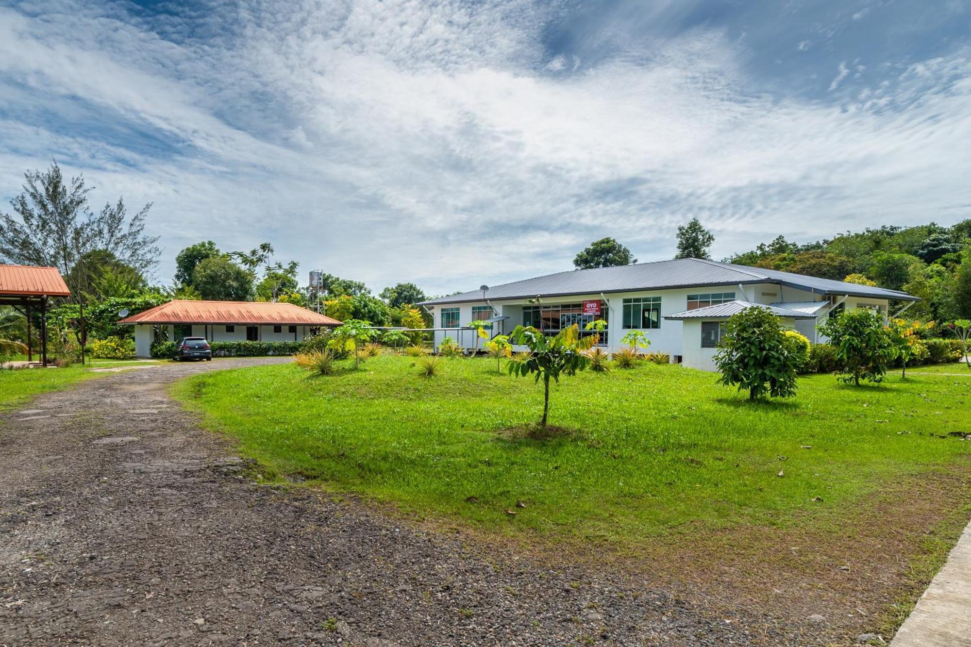 Eagle Wood Garden Hotel Membakut Buitenkant foto